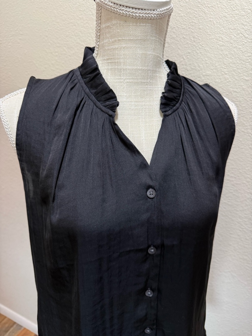 Banana Republic Black Sleeveless Ruffle-Neck Button Front Blouse - Size Small - Picture 2 of 13